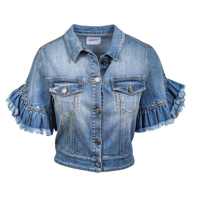 Variace na džínovou bundu pro mladé dívky. Rukávy zdobí volány a cvočky.