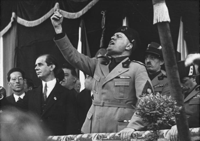 Fašistický vůdce Benito Mussolini měl jasno. "Naperte mi to do hrudi!" přikázal partyzánům. 