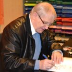 Na dotaz, co ho drží při životě odpověděl: nekouřím, nepiji a nesportuji.
