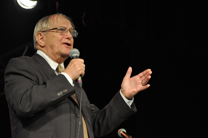 V současné době mu vadí vulgárnost, která se v humoru čím dál více usazuje.
