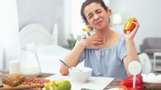 Trpíte často migrénami, plynatostí a únavou? Možná za to může potravinová intolerance