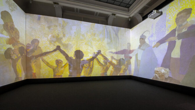 Výstava sbírky děl Alfonse Muchy vyvolává mezi návštěvníky velký ohlas