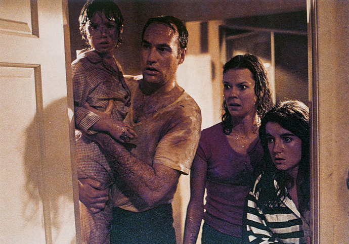 Další z prokletých filmů. Znamená to snad, že není radno točit snímky o záhadných bytostech?
