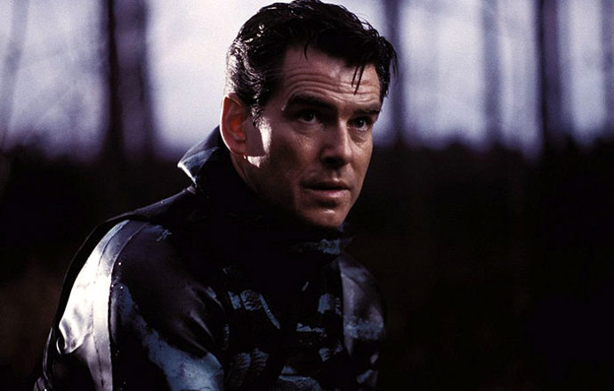 Jiný kraj, jiný mrav. U nás je to Dnes neumírej, v Polsku Smrt přijde zítra a v Rusku Zemři, ale ne dnes.
