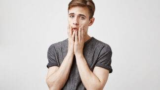 David (25): Pořádal jsem večírek, když byli rodiče pryč. Byla to hrůza a já musel z domu