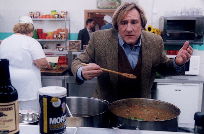 Ve filmu si po boku známých hvězd zahrálo i několik českých herců.
