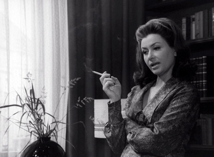 Režie krimi Vím, že jsi vrah se ujal Petr Schulhoff, který vytvořil i další temnou záležitost, slavné filmy s majorem Kalašem.
