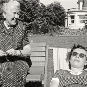 Po roce 1948 byla její firma znárodněna. Ve svém podniku mohla pracovat jen jako prodavačka.
