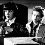 Smrt stopařek je příběhem dvou mladých žen, které si chtěly jen udělat výlet do hor. Padly však do spárů bestiálního vraha. Na snímku jsou herečky Dáda Patrasová a Jana Nagyová.