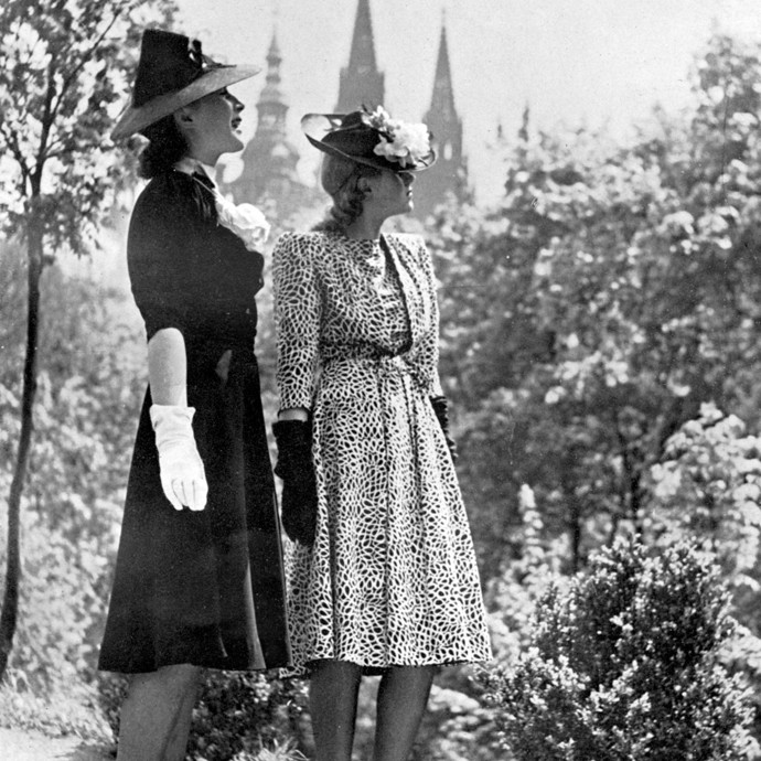 Po několika letech se dostala mezi absolutní špičky oděvního průmyslu. Mezi její klientky patřily filmové hvězdy i první dáma Hana Benešová.