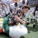 Tvůrci komedie Ace Ventura: Zvířecí detektiv si nejprve mysleli, že tímto filmem nadobro pohřbili své kariéry...
