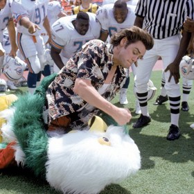 Tvůrci komedie Ace Ventura: Zvířecí detektiv si nejprve mysleli, že tímto filmem nadobro pohřbili své kariéry...
