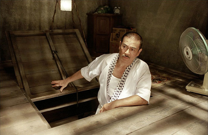 Quentin Tarantino je velkým fanouškem japonského herce Sonnyho Čiby, který se proslavil filmy s tematikou bojových umění. Čiba si ve snímku Kill Bill zahrál výrobce katan Hattoriho Hanzu.