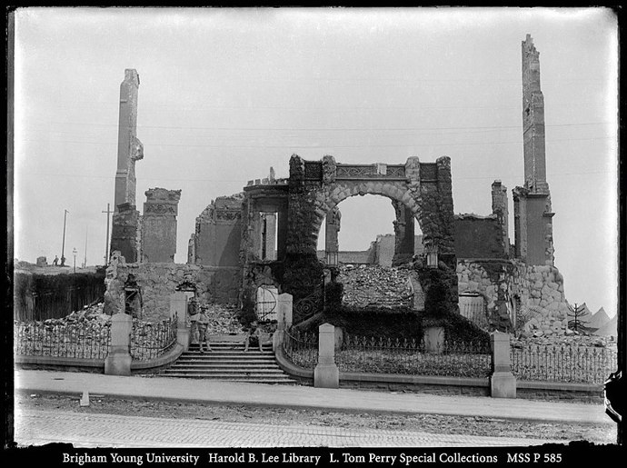Pod metropolí se totiž nachází časovaná bomba - zlom San Andreas.
