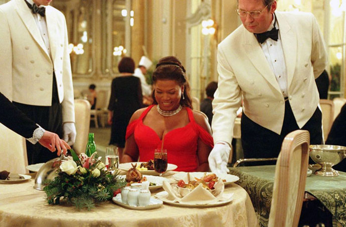 Herečka Queen Latifah se musela nejprve naučit vařit, aby její výkon vypadal alespoň trochu profesionálně. 
