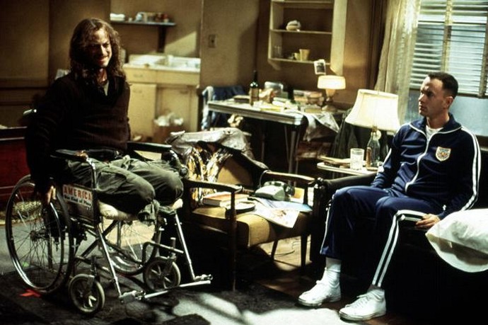 Nohy poručíka Dana byly odstraněny v postprodukci pomocí počítačů.