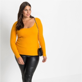 Svetr s velkým výstřihem, 479 Kč.