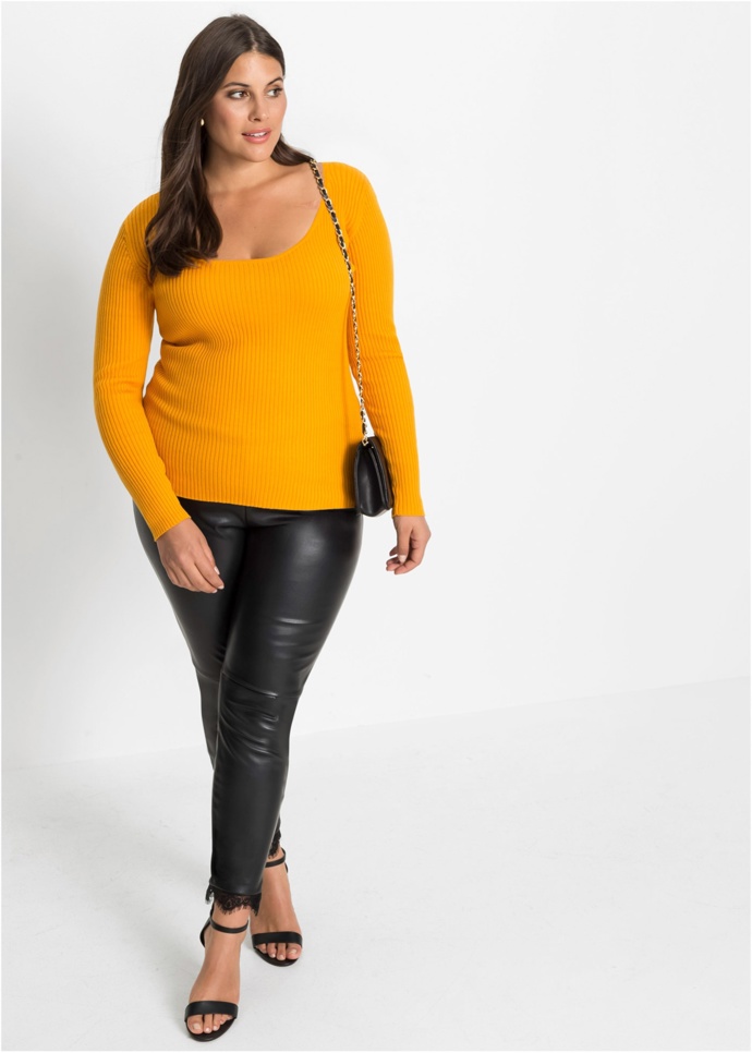 Svetr s velkým výstřihem, 479 Kč.