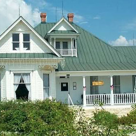 Tady to všechno začalo. Dům, ve kterém se natáčel původní Texaský masakr motorovou pilou. Tady jsou turisté vítáni.