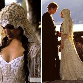 Šaty Padmé (Natalie Portman, 2002) ve Star Wars: Epizoda II - Klony útočí sestávaly ze spodničky, svrchních šatů a bohatě zdobeného závoje s perlami a korálky pošitou krajkou, jež působí hodně robustně. Návrhářkou kostýmu byla Trisha Biggarová.
