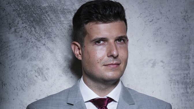 Liposukcí neshodíte přebytečná kila ani „pivní břicho“. Chirurgové prozrazují další časté mýty a otázky ohledně liposukce