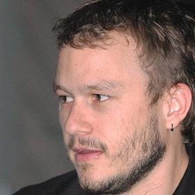 Heath Ledger byl herec australského původu. Proslavil se různorodými rolemi. Za úspěch však platil těžkými depresemi.
