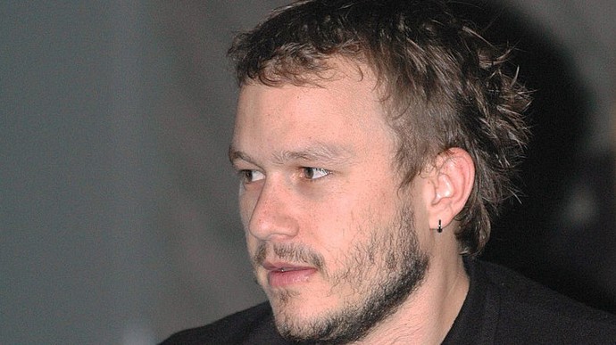 Heath Ledger byl herec australského původu. Proslavil se různorodými rolemi. Za úspěch však platil těžkými depresemi.
