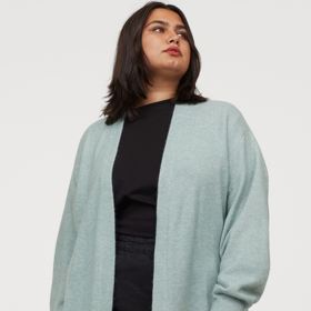 Dlouhý kardigan, 599 Kč.