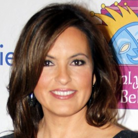 Mariska si na ten den nevzpomíná, připomíná jí ho však klikatá jizva na zadní straně hlavy.
