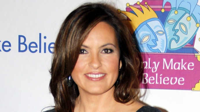 Mariska si na ten den nevzpomíná, připomíná jí ho však klikatá jizva na zadní straně hlavy.
