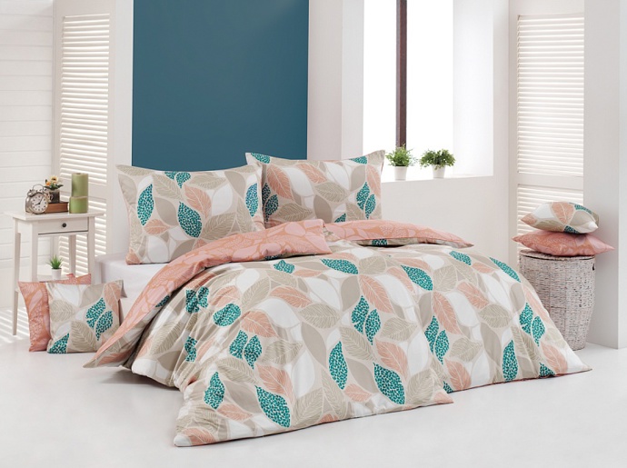 Elegantní  povlečení Chloe okouzlí jemným motivem listů a souhrou pastelových odstínů, od 995 Kč.
