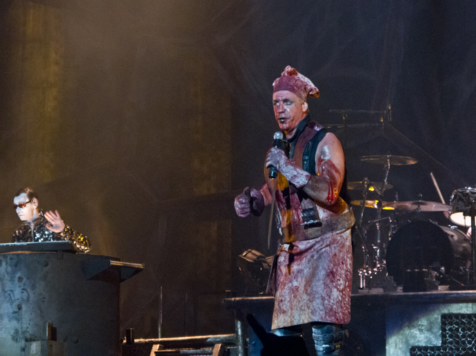 Dalším obětním beránkem měla být také kapela Rammstein. Jejich hudba prý rovněž páchala zlo v myslích mladých generací. 
