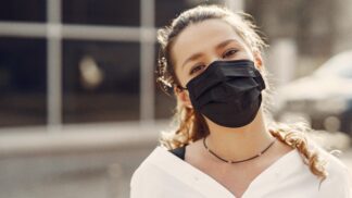 Bakterie, kvasinky a plísně! Co se děje v roušce, když ji tři dny nevyperete