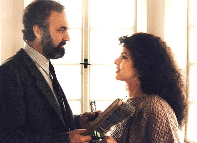 Zdeněk Svěrák se do herečky skutečně zamiloval. Ta však jeho city neopětovala.
