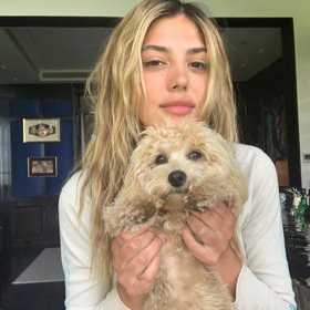 Měla také bratra Sage, který však zemřel v 36 letech na kornatění tepen.
