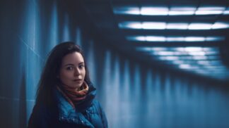 Dominika (28): Viděla jsem partnera, jak vzal tajně své mámě peníze. Pak to svedl na mě