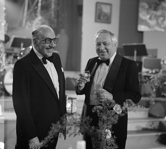 „Člověk, který se směje, je jako baterka, která se nabíjí.“
