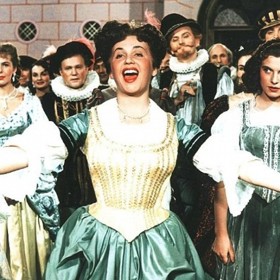 Kostýmy pohádky Byl jednou jeden král byly stylizovány do období renesance.
