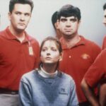 Mlčení jehňátek: Mladá agentka FBI Clarice Steriling (Jodie Foster) se pouští do vyšetřování případu sériového vraha známého jako Buffalo Bill. Své oběti totiž stahuje z kůže...