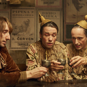 U některých postav chtěli tvůrci Hodinářova učně, aby jejich kostýmy nepůsobily příliš abstraktně, aby se s nimi děti mohly lehce identifikovat.