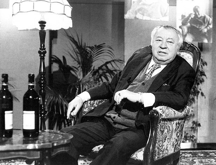 „Někdo mlčí, protože neví, a někdo mlčí, protože ví.“
