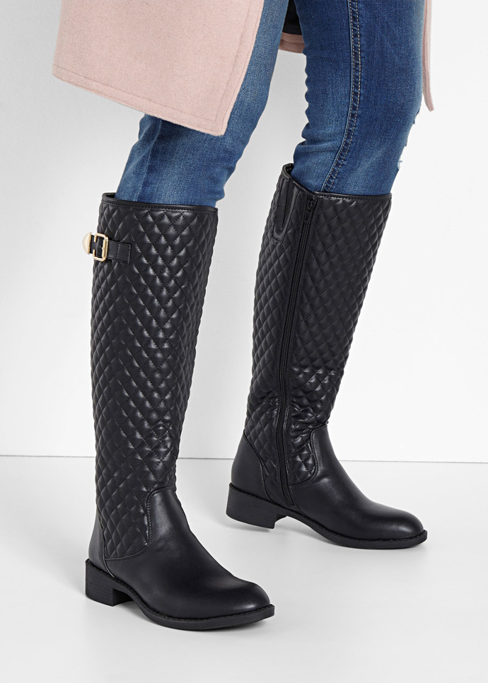 Kozačky v prošívaném vzhledu, 999 Kč.