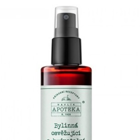 Bylinná osvěžující a hydratační voda na pleť, 254 Kč.