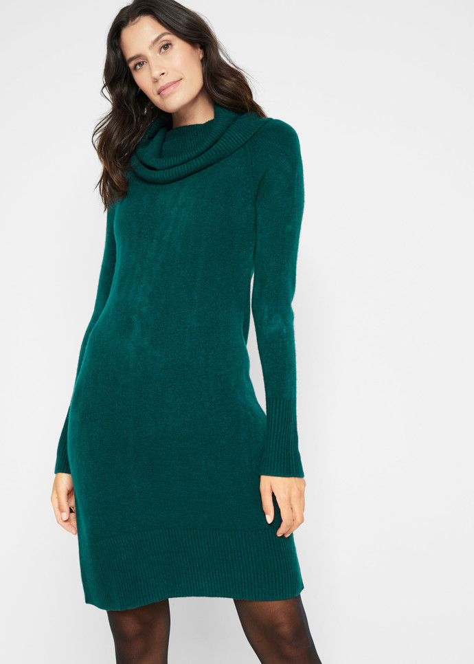 Pletené šaty s vodou, 599 Kč.