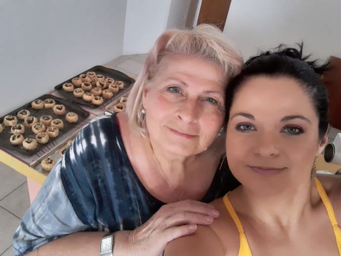 Eva s maminkou, která za ní přiletěla do Mexika.