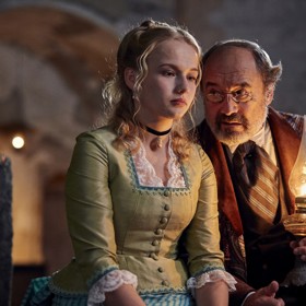 Hodinářův učeň: Česká vánoční pohádka vypráví o hrách osudu, lásce, hamižnosti, lidské malosti, ale i o odvaze, šikovnosti a dobrotě hlavních hrdinů. Princeznu Lauru si zahrála slovenská herečka Dana Droppová.