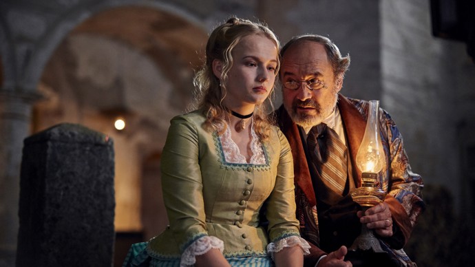 Hodinářův učeň: Česká vánoční pohádka vypráví o hrách osudu, lásce, hamižnosti, lidské malosti, ale i o odvaze, šikovnosti a dobrotě hlavních hrdinů. Princeznu Lauru si zahrála slovenská herečka Dana Droppová.