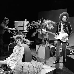 Během služby v armádě založil s baskytaristou Billym Coxem kapelu The Kasuals...
