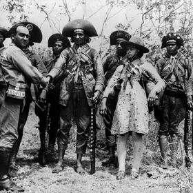 Skrýš gangu prozradil člověk, kterému věřili.
