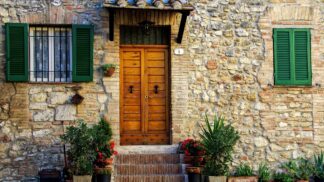 V obci žijí jen dva lidé. Poctivě dodržují rozestupy a nosí roušky